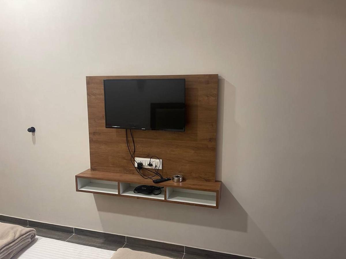 Hotel Nilkanth Navsari 외부 사진