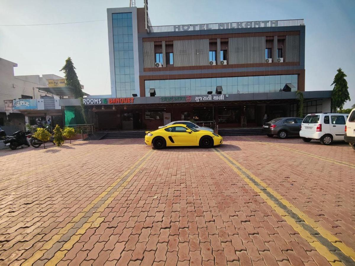 Hotel Nilkanth Navsari 외부 사진