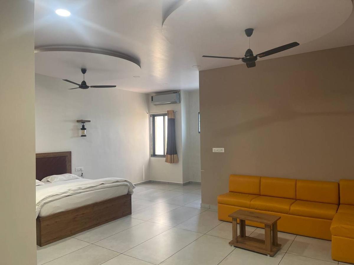 Hotel Nilkanth Navsari 외부 사진