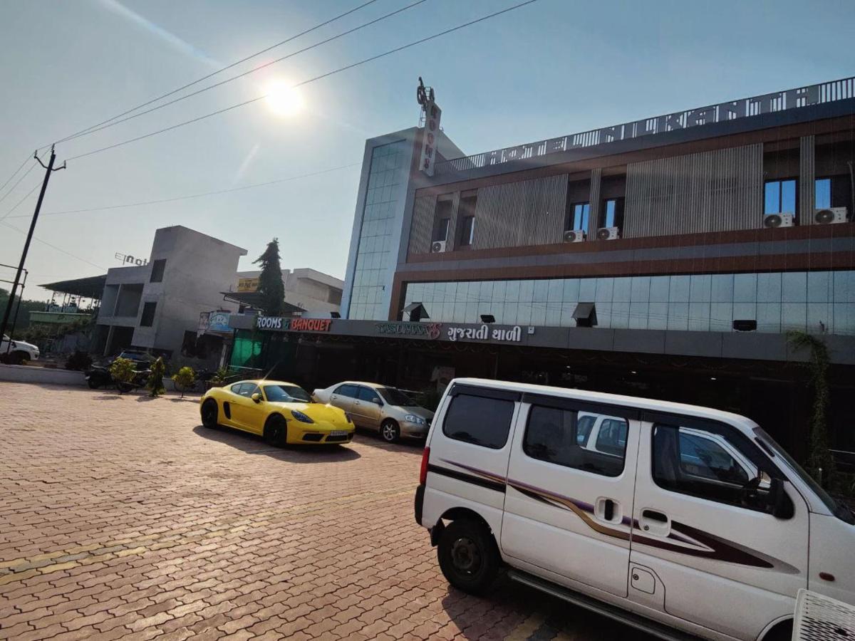 Hotel Nilkanth Navsari 외부 사진