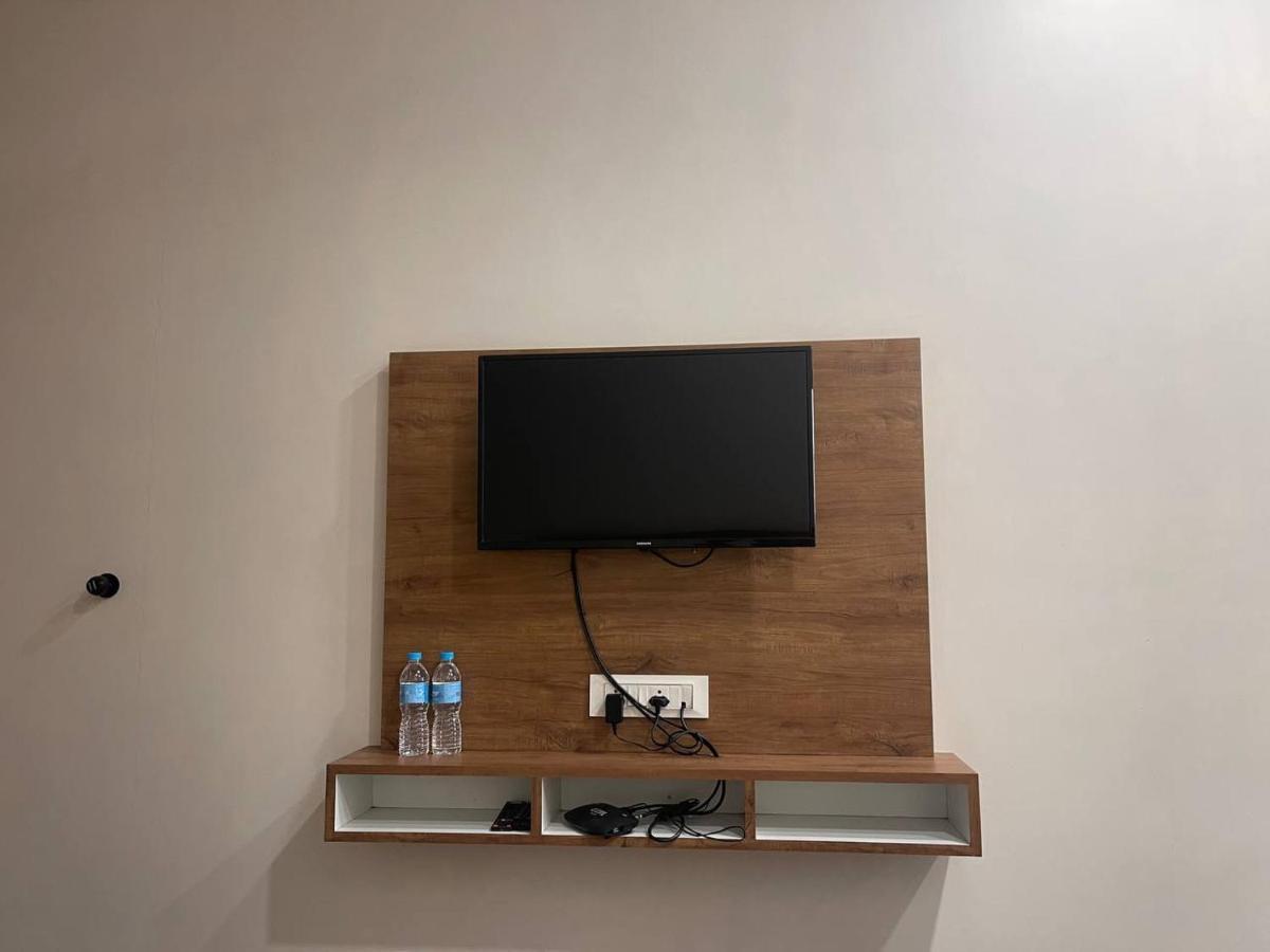 Hotel Nilkanth Navsari 외부 사진