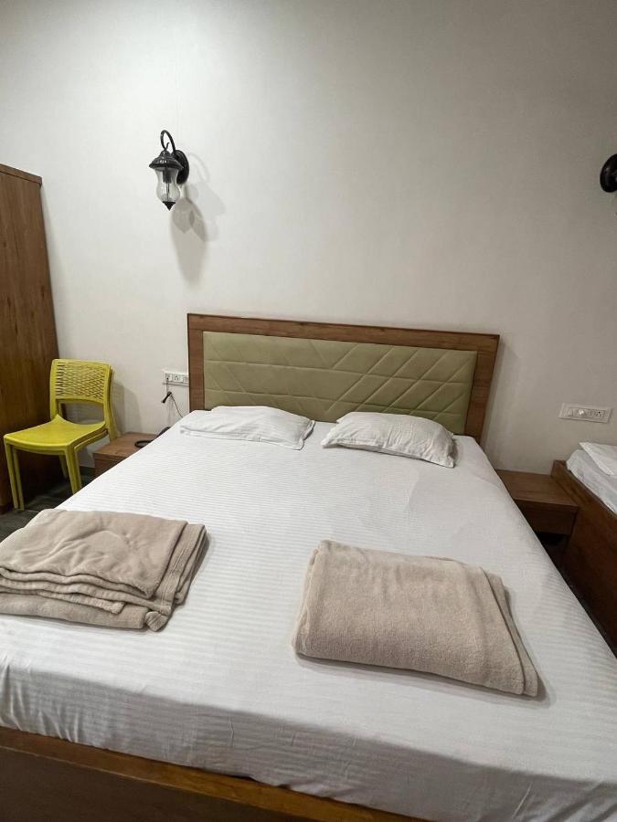 Hotel Nilkanth Navsari 외부 사진