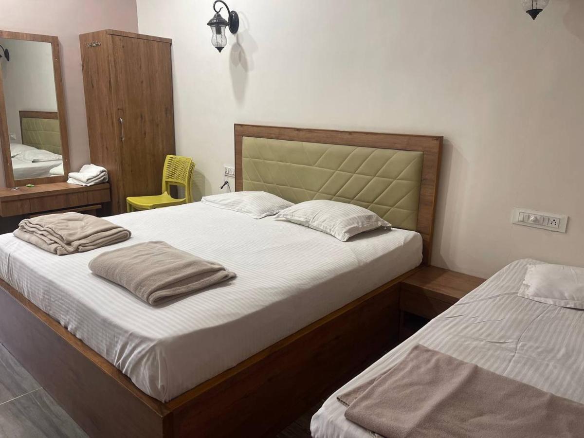 Hotel Nilkanth Navsari 외부 사진