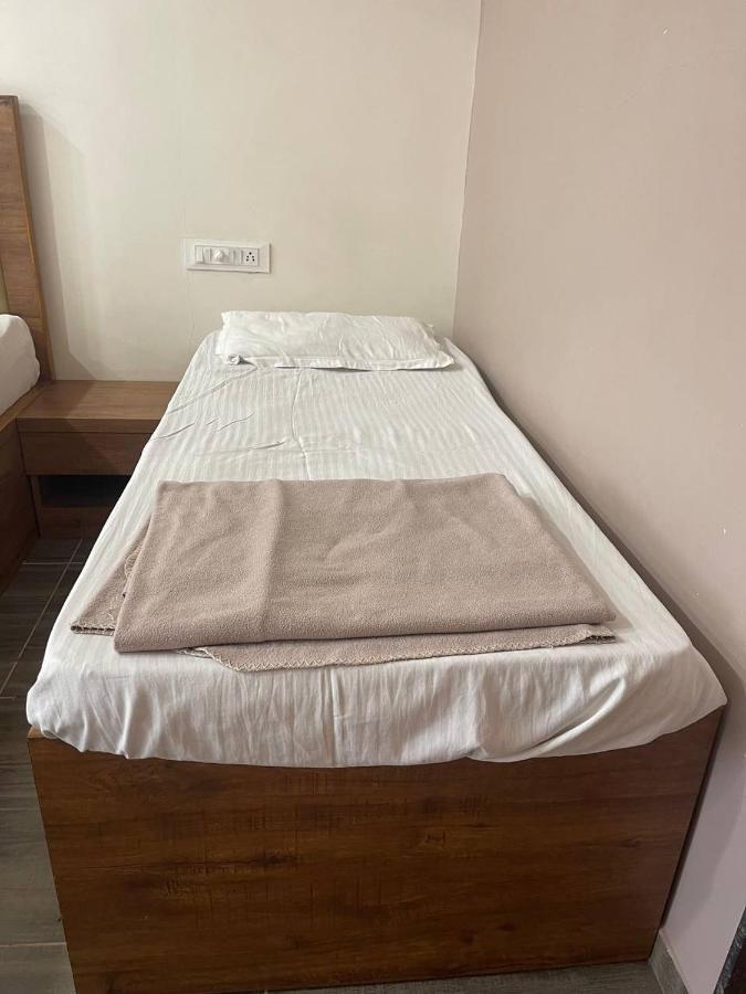 Hotel Nilkanth Navsari 외부 사진
