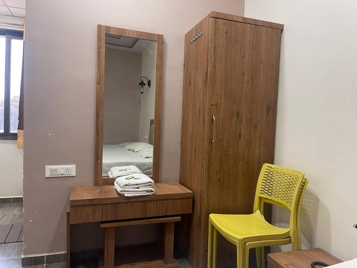 Hotel Nilkanth Navsari 외부 사진