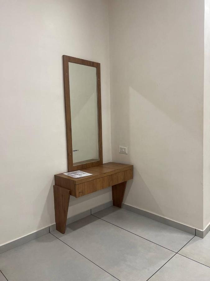 Hotel Nilkanth Navsari 외부 사진