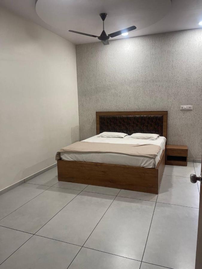Hotel Nilkanth Navsari 외부 사진