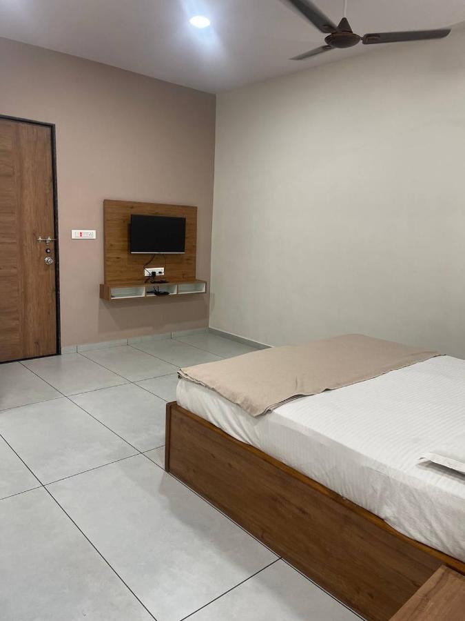 Hotel Nilkanth Navsari 외부 사진