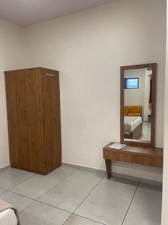 Hotel Nilkanth Navsari 외부 사진